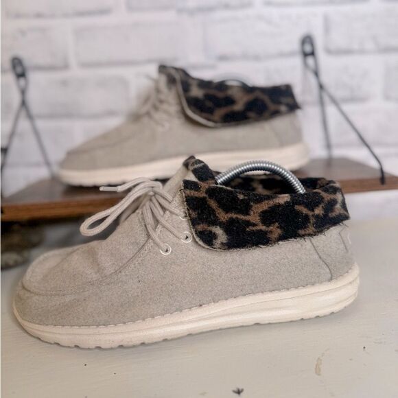 Hey Dude Womens Size 9 Britt Cream Cheetah Lace Up Shoes - Picture 3 of 8